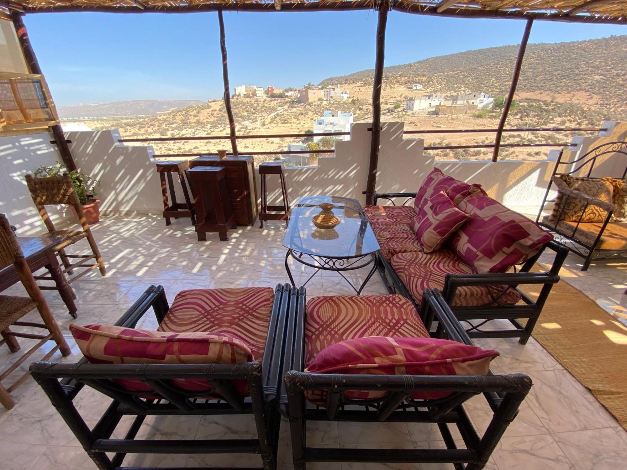 Отель Red Carpet Surf Camp Sea, Mountain & Garden Escape Tamraght Экстерьер фото